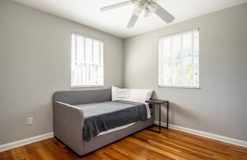 SoHo House | 2 BR Tampa Townhouse - ONLY 10 Mins to DT!
