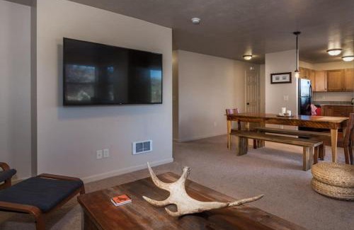 Sage Hen House | 2 Br Upstairs Condo With Ac in Victor, Id
