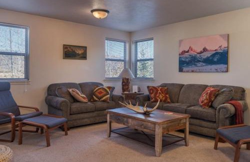 Sage Hen House | 2 Br Upstairs Condo With Ac in Victor, Id