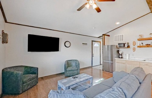 Branson Cabin | 2 BR Waterfront Cabin w/Pool + Swim & Boat dock