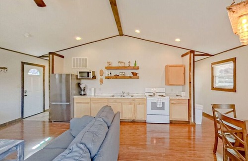 Branson Cabin | 2 BR Waterfront Cabin w/Pool + Swim & Boat dock