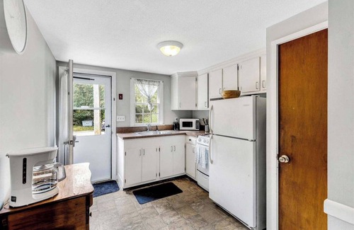 Mashpee House | 2 BR Waterfront Retreat Canoes TV Wi-fi Beach