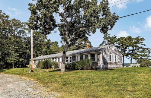 Mashpee House | 2 BR Waterfront Retreat Canoes TV Wi-fi Beach