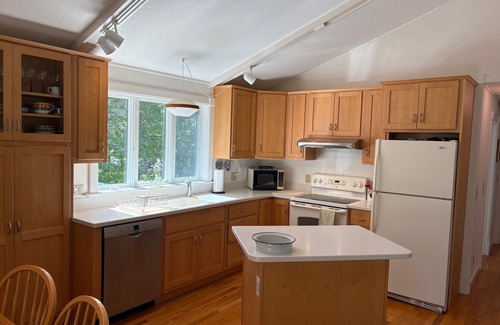Wellfleet House | 2 BR Wellfleet family beach house in the woods