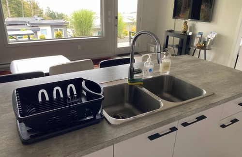 Colwood House | 2 BRDM MODERN Suite in Royal Bay w/Ocean View