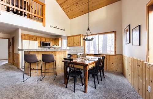 Big Bear Lake Cabin | 2 Cabins, Close to the Lake | Hot Tub, Game Loft, Deck, 6BDR | Jumper & Jackhorn