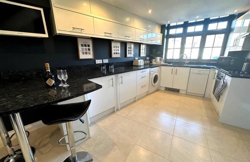 Bakewell Cottage | 2 Car Parking Spaces, Pet Friendly, Central Bakewell In The Peak District