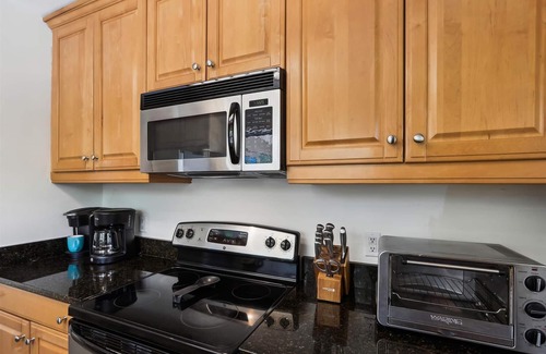 Hilton Head Island House | 2 Cassina Lane ~ 3BR Pup Friendly Home in South Forest Beach, Fully Fenced Yard!