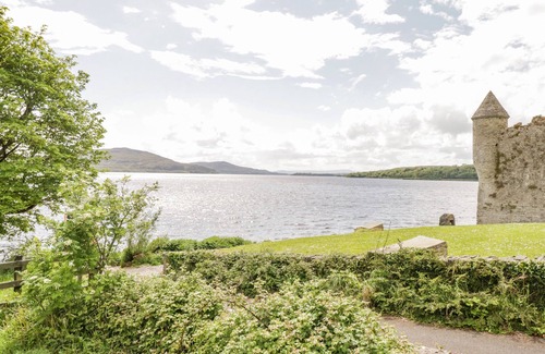 Dromahair Cottage | 2 CASTLE COVE, pet friendly in Dromahair, County Leitrim