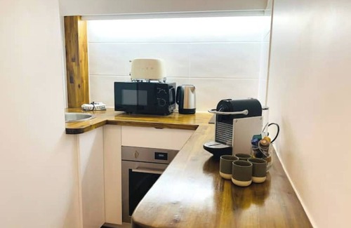 Champs-Elysees Apartment | 2 CHAMBRES, 2 SALLES DE BAIN POUR 4 PERSONNES AUX CHAMPS-ELYSEES ET AV MONTAIGNE