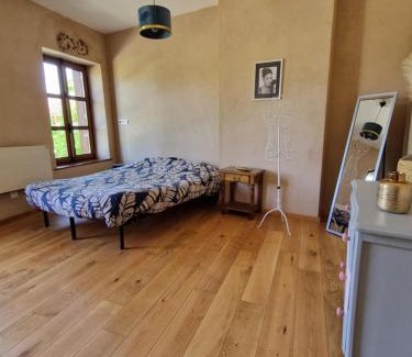 Luilley House | 2 CHAMBRES DANS MAISON EN PIERRE ATYPIQUe