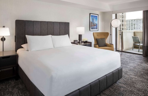 Financial District Hotel | 2 Connecting Suites at a 4⭐️ Hotel