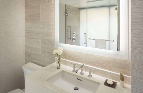 Financial District Hotel | 2 Connecting Suites at a 4⭐️ Hotel