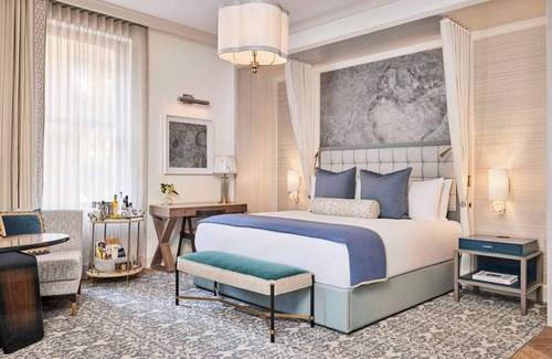 Financial District Hotel | 2 Connecting Suites at a 5⭐️ Hotel
