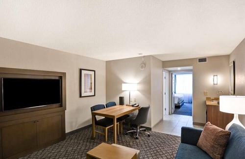 Downtown Orlando Hotel | 2 Connecting Suites at a Hotel