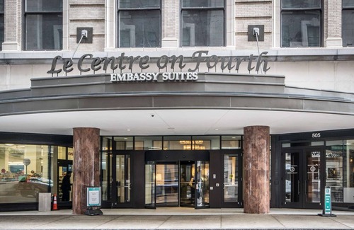 Downtown Louisville House | 2 Connecting Suites at a 4⭐️ Hotel