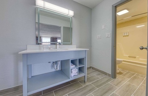 Revelo Hotel | 2 Cozy Rooms off Hwy 27 w/Outdoor Pool, Free Breakfast - Near Big South Fork