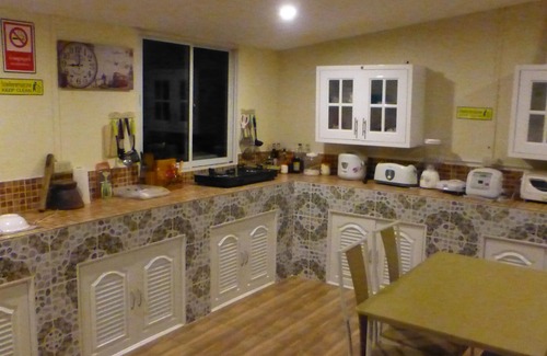 Phen Apartment | 2 Double Bedroom Pool Apartment With Extensive Kitchen Dining Room Wi-fi Aircon