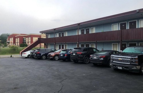 Grissom - Highland Hotel | 2 Double Beds Non Smoking, Red Carpet Inn, Mini-Fridge, Near Virginia Tech