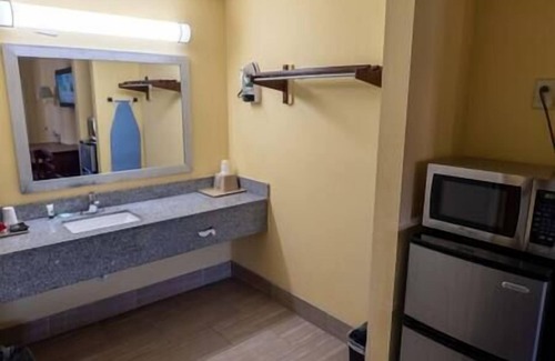 Hawkinsville Hotel | 2 Double Beds Smoking