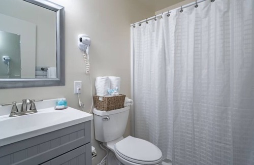 Rehoboth Beach House | 2 Double Queen Rooms | Ocean Glass Inn | Free Parking and Breakfast
