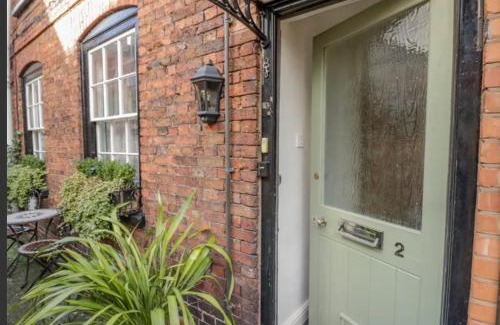 Ludwel Apartment | 2 Ebor mews cottage free parking permit SY82PG