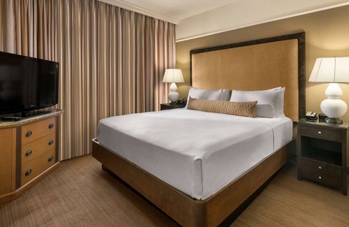 Gainey Village Villas Hotel | 2 Family-friendly Units! Close to Wrigley Mansion w/Free Parking & Outdoor Pool