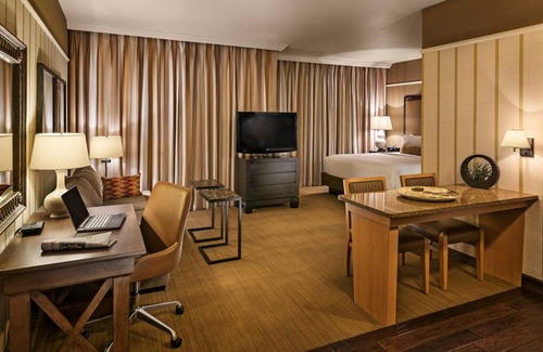 Gainey Village Villas Hotel | 2 Family-friendly Units! Close to Wrigley Mansion w/Free Parking & Outdoor Pool