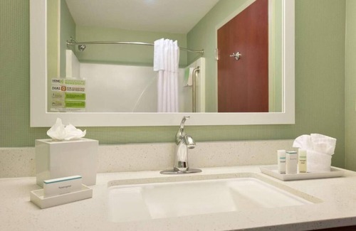 Florida City Hotel | 2 Family-friendly Units, Pets Allowed! Close to Homestead-Miami Speedway!