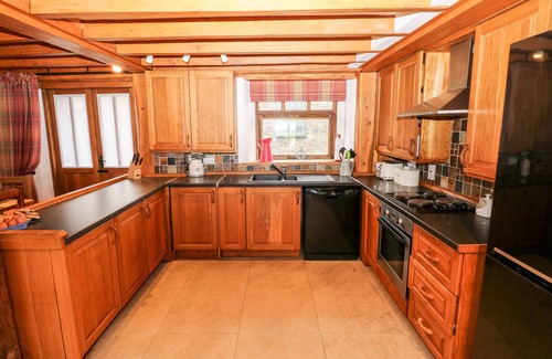 Haverfordwest Cottage | 2 FENTON HOME FARM, pet friendly, with hot tub in Haverfordwest