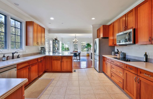 Purcellville House | 2 for 1: Spacious 5BR home w/attached apartment: 5mins to Nova's Best Vineyards!