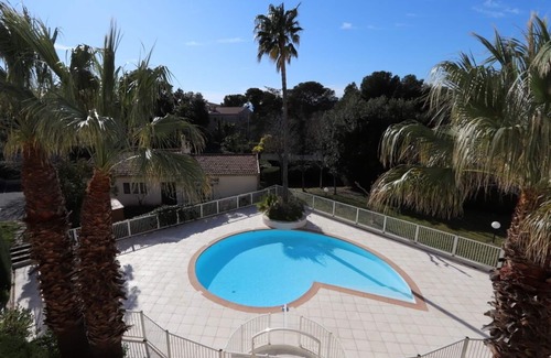 Saint-Raphael Apartment | 2 * for this beautiful sunny apartment in a Resi. of standing with swimming pool