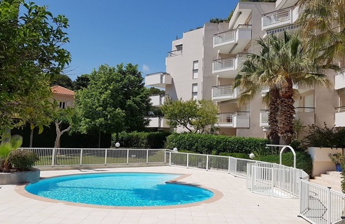 Saint-Raphael Apartment | 2 * for this beautiful sunny apartment in a Resi. of standing with swimming pool