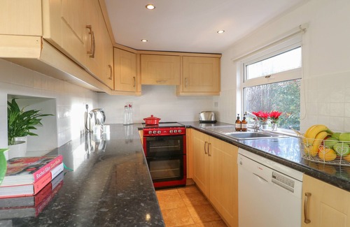 Melton Mowbray Cottage | 2 GLADSTONE AVENUE, family friendly, with a garden in Melton Mowbray