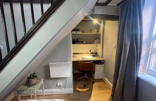 Sleaford Cottage | 2 Guests - Pet Friendly Stone Cottage in Sleaford