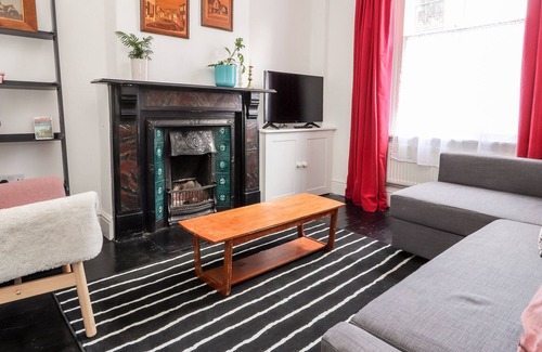 Llangollen Cottage | 2 GWALIA TERRACE, pet friendly, with a garden in Llangollen