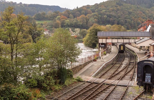 Llangollen Cottage | 2 GWALIA TERRACE, pet friendly, with a garden in Llangollen