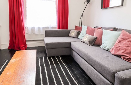 Llangollen Cottage | 2 GWALIA TERRACE, pet friendly, with a garden in Llangollen