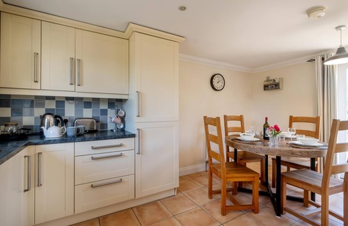 Saxmundham Apartment | 2 Hazelwood - sleeps 4 guests in 2 bedrooms