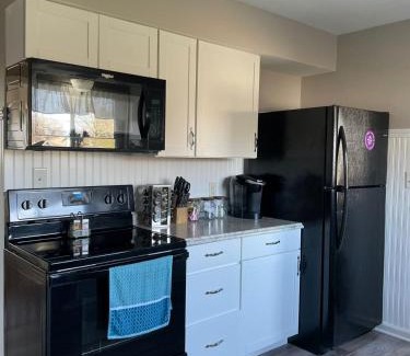 Otterbien Home House | 2 Homes for large group Hot Tub