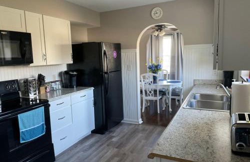 Otterbien Home House | 2 Homes for large group Hot Tub