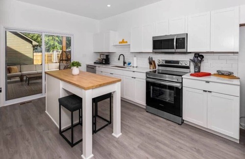 Indianapolis House | 2 Homes in 1! 2 SPAs, Sleeps 16, Near Downtown!