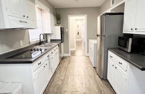 East Memphis House | 2 houses 8 rooms central locatio
