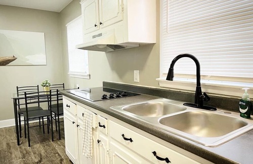 East Memphis House | 2 houses 8 rooms central locatio