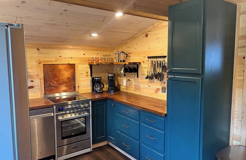 St. Helen House | 2 houses, huge yard, dog-friendly, close to ORV trails and lakes