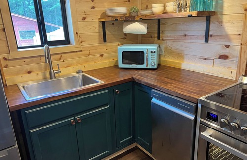 St. Helen House | 2 houses, huge yard, dog-friendly, close to ORV trails and lakes