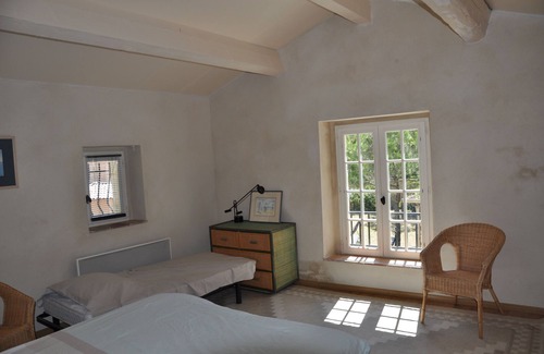 La Bruguiere House | 2 HOUSES Large garden-Pool -Jacuzzi -10 PEOPLE