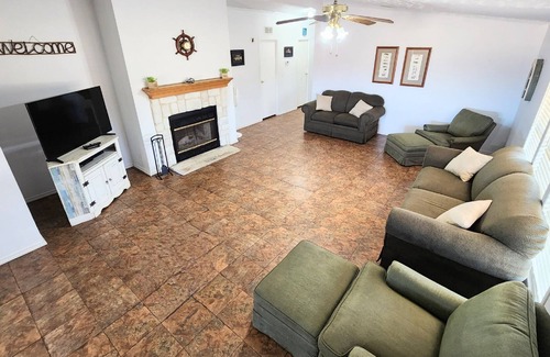 Buchanan Dam House | 2 Houses, Waterfront, Gated, Kayaks, Canoe, 317 FT. Shaded Concrete Fishing Pier
