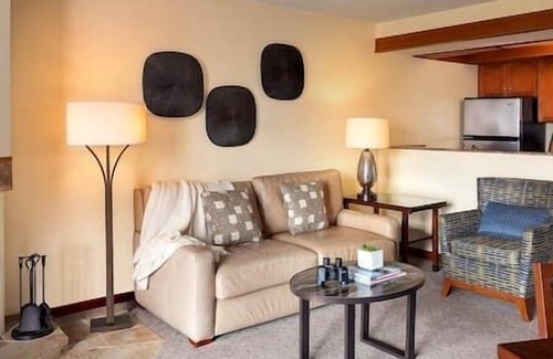 Carmel Highlands Resort | 2 Hyatt Club Carmel , Comfy Beds, Spa, Concierge