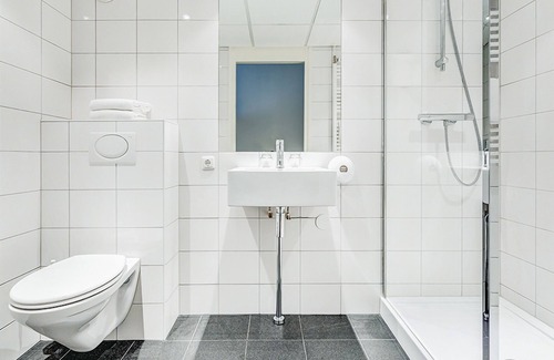 De Bult Hotel | 2 Ideal Rooms w/Balcony | Theme Park & Nature Reserve Nearby
